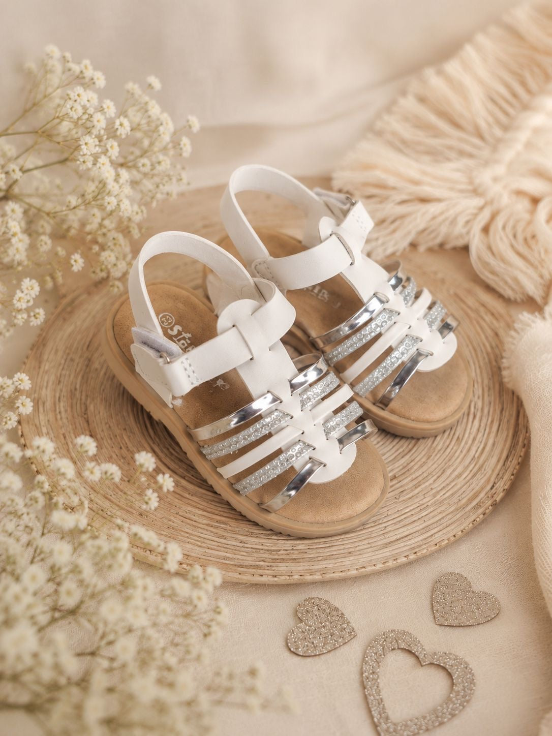 Sandalia blanca y plata